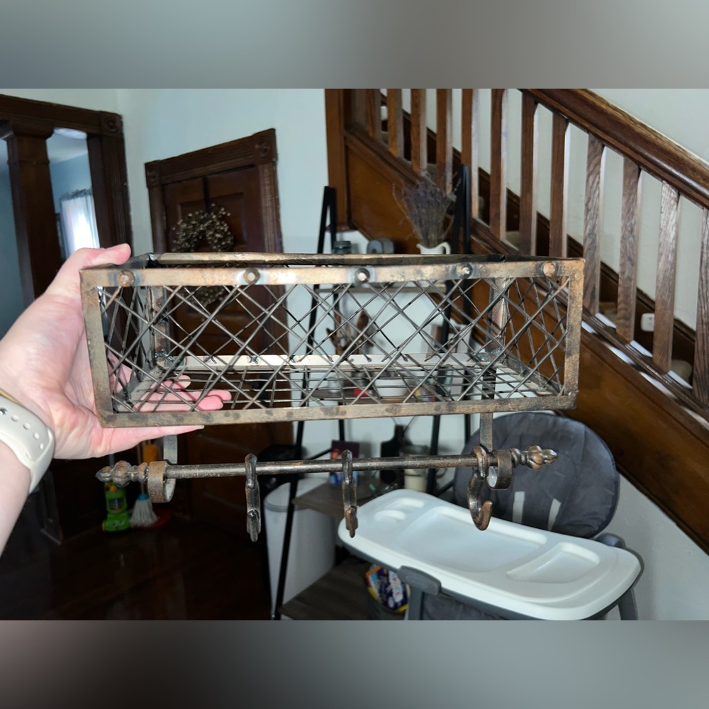 *SOLD* Rustic Mail Holder - Picture 3 of 4